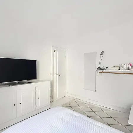 Spacious Near Bastille & Le Marais Apartment